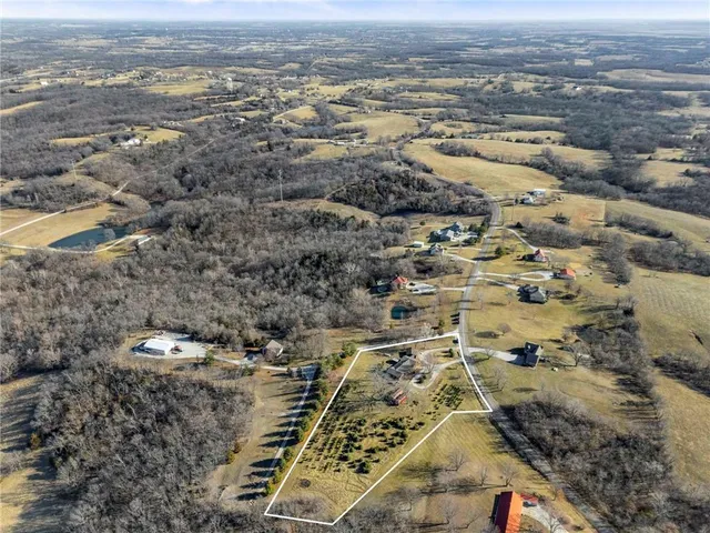 $515,000 | 8046 Southpoint Drive, Camden, MO 64017