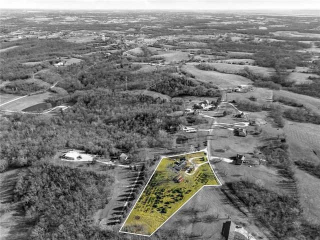 $515,000 | 8046 Southpoint Drive, Camden, MO 64017