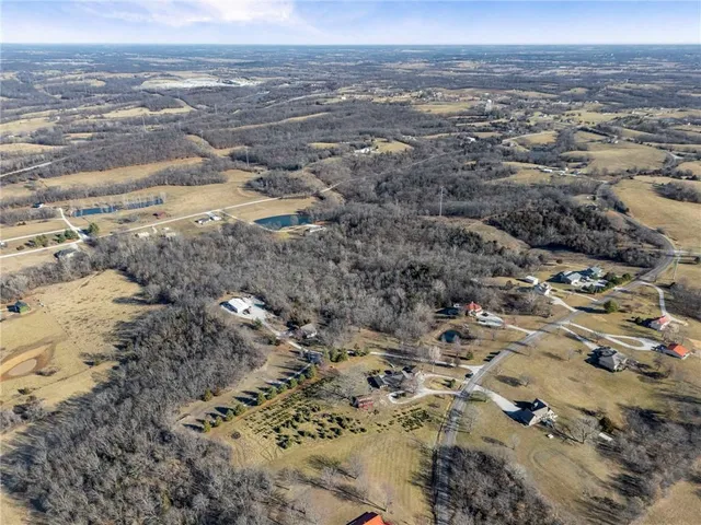 $515,000 | 8046 Southpoint Drive, Camden, MO 64017