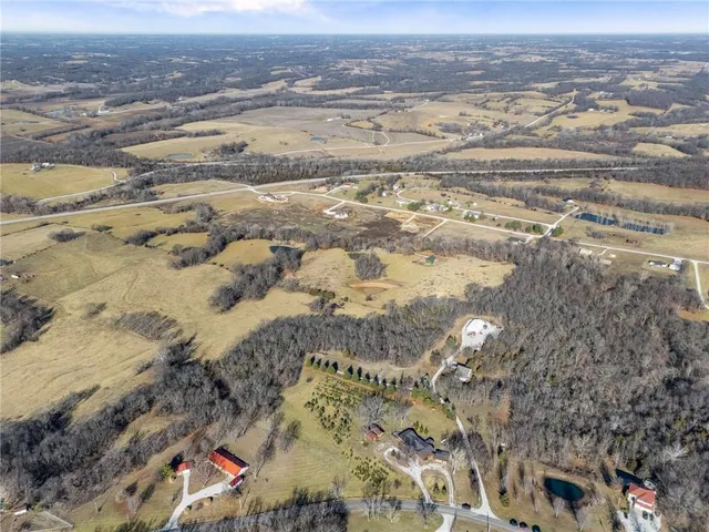 $515,000 | 8046 Southpoint Drive, Camden, MO 64017