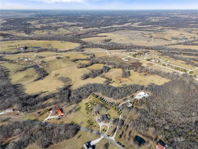 $515,000 | 8046 Southpoint Drive, Camden, MO 64017