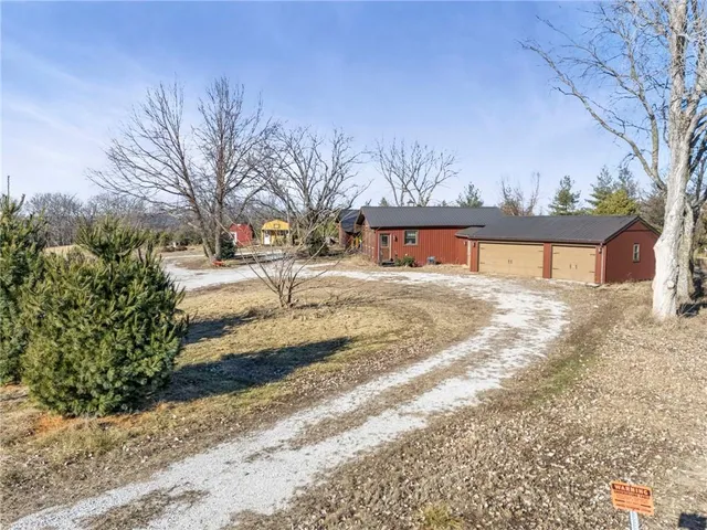 $515,000 | 8046 Southpoint Drive, Camden, MO 64017