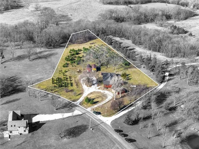 $515,000 | 8046 Southpoint Drive, Camden, MO 64017