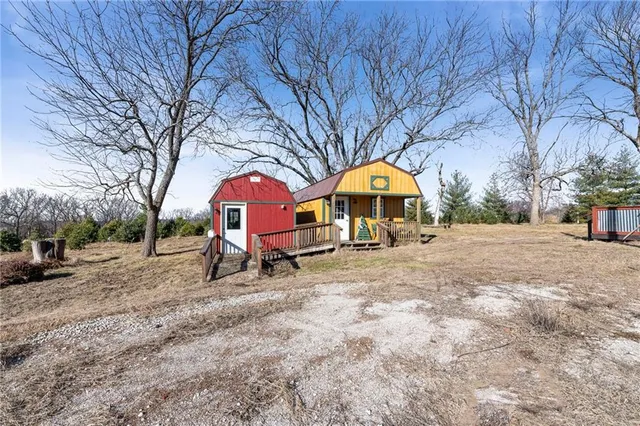 $515,000 | 8046 Southpoint Drive, Camden, MO 64017