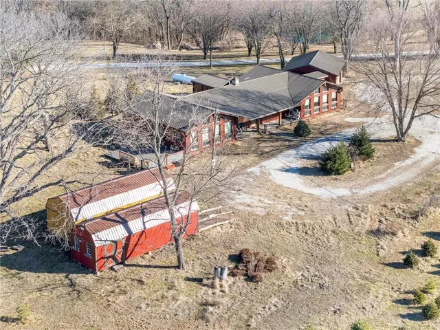 $515,000 | 8046 Southpoint Drive, Camden, MO 64017