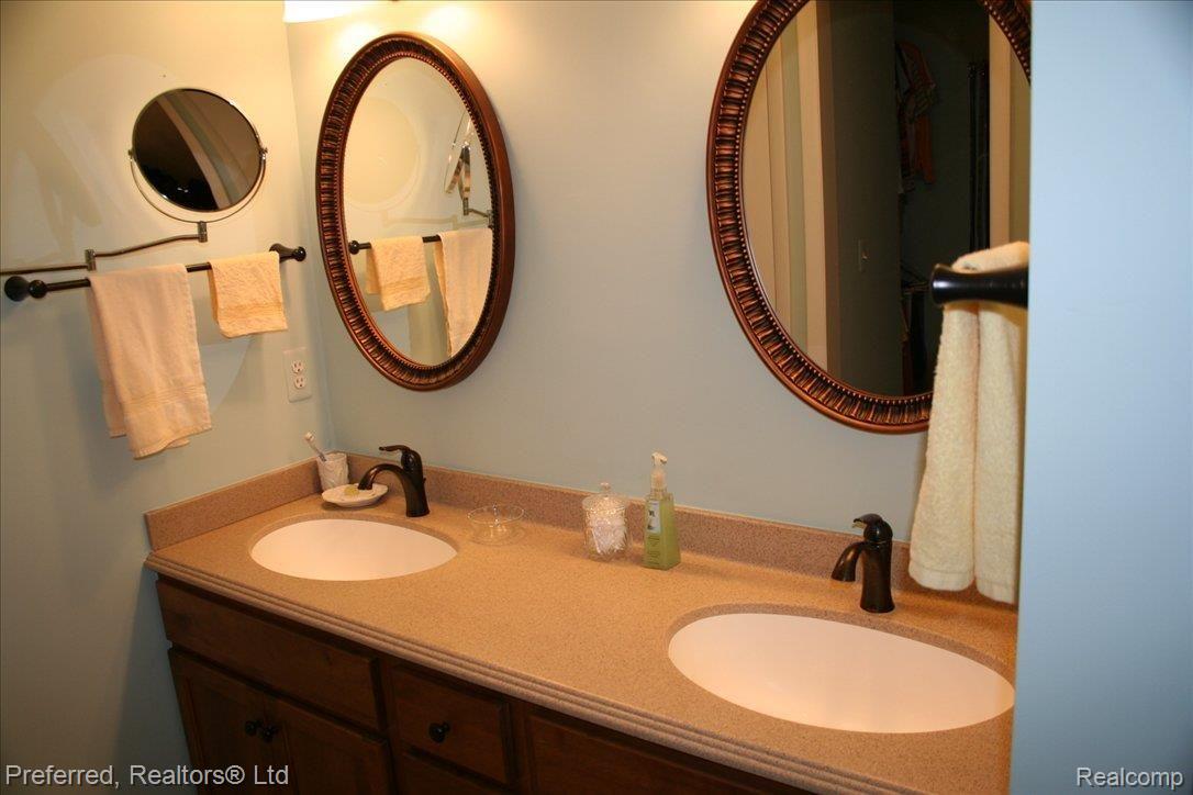 48210 Gyde Road Canton, MI 48187 - Photo 13 of 19 IMG_9529