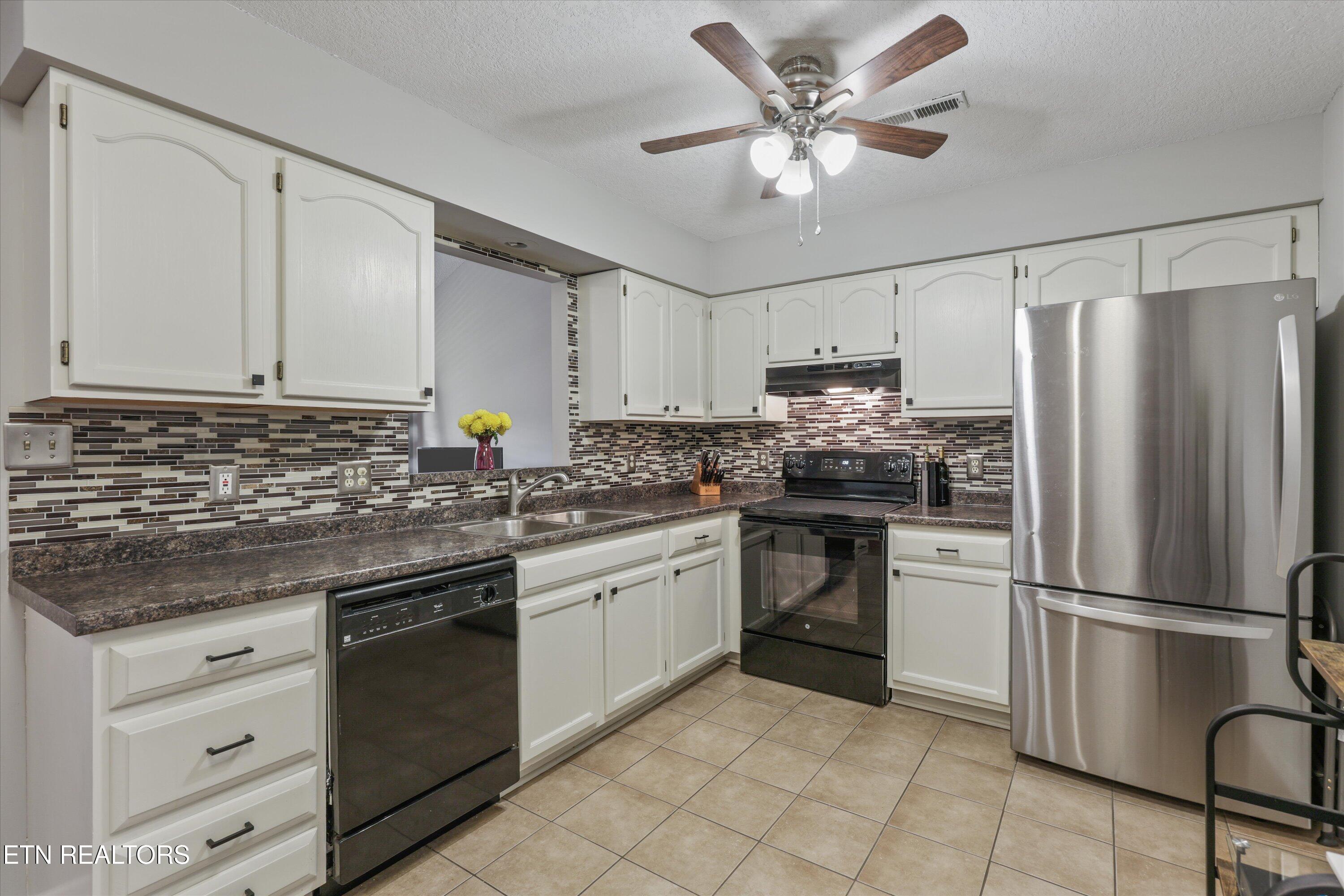 7213 Lyngate Boulevard Powell, TN 37849 - Photo 10 of 39 Useable Kitchen