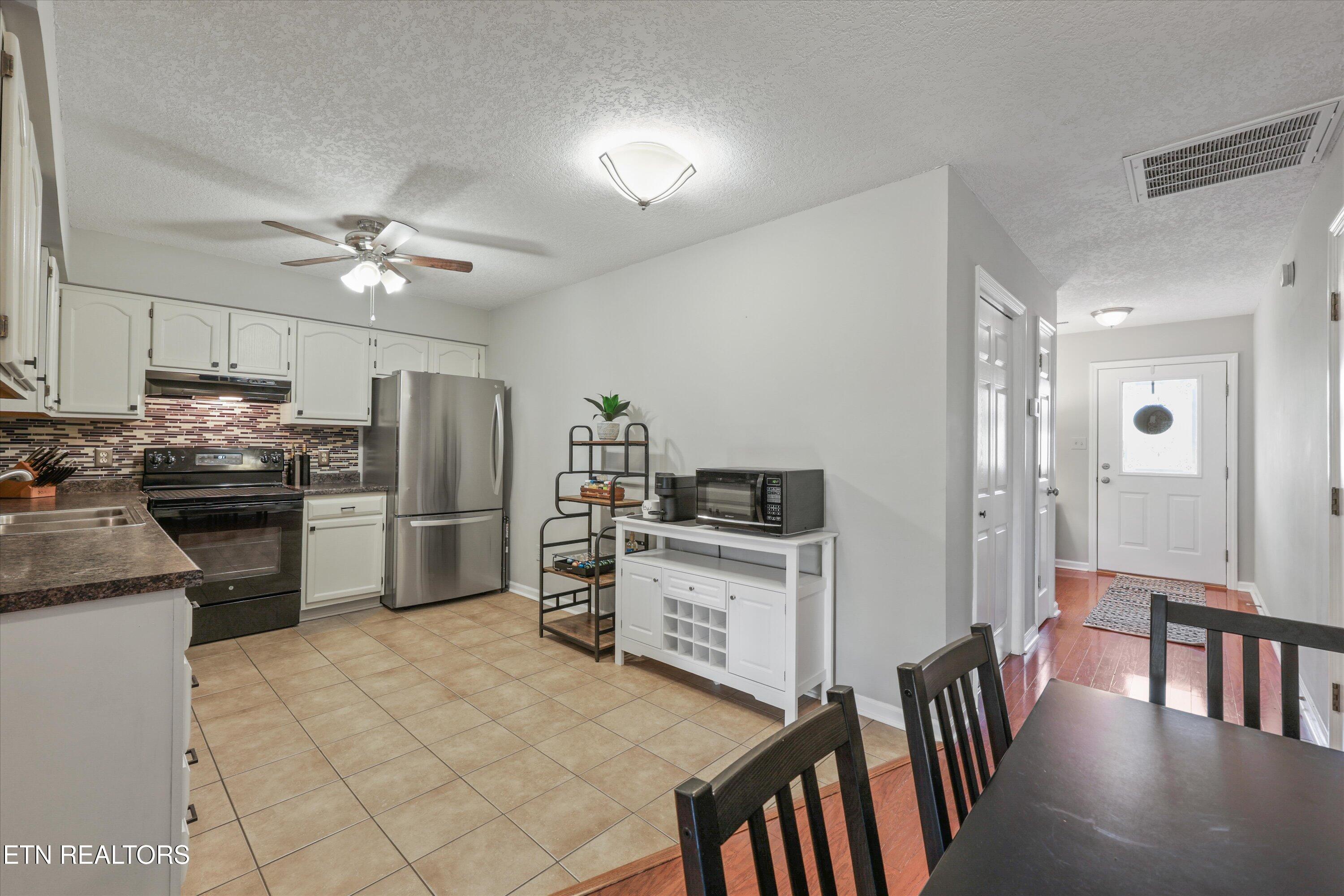 7213 Lyngate Boulevard Powell, TN 37849 - Photo 12 of 39 Nice and bright