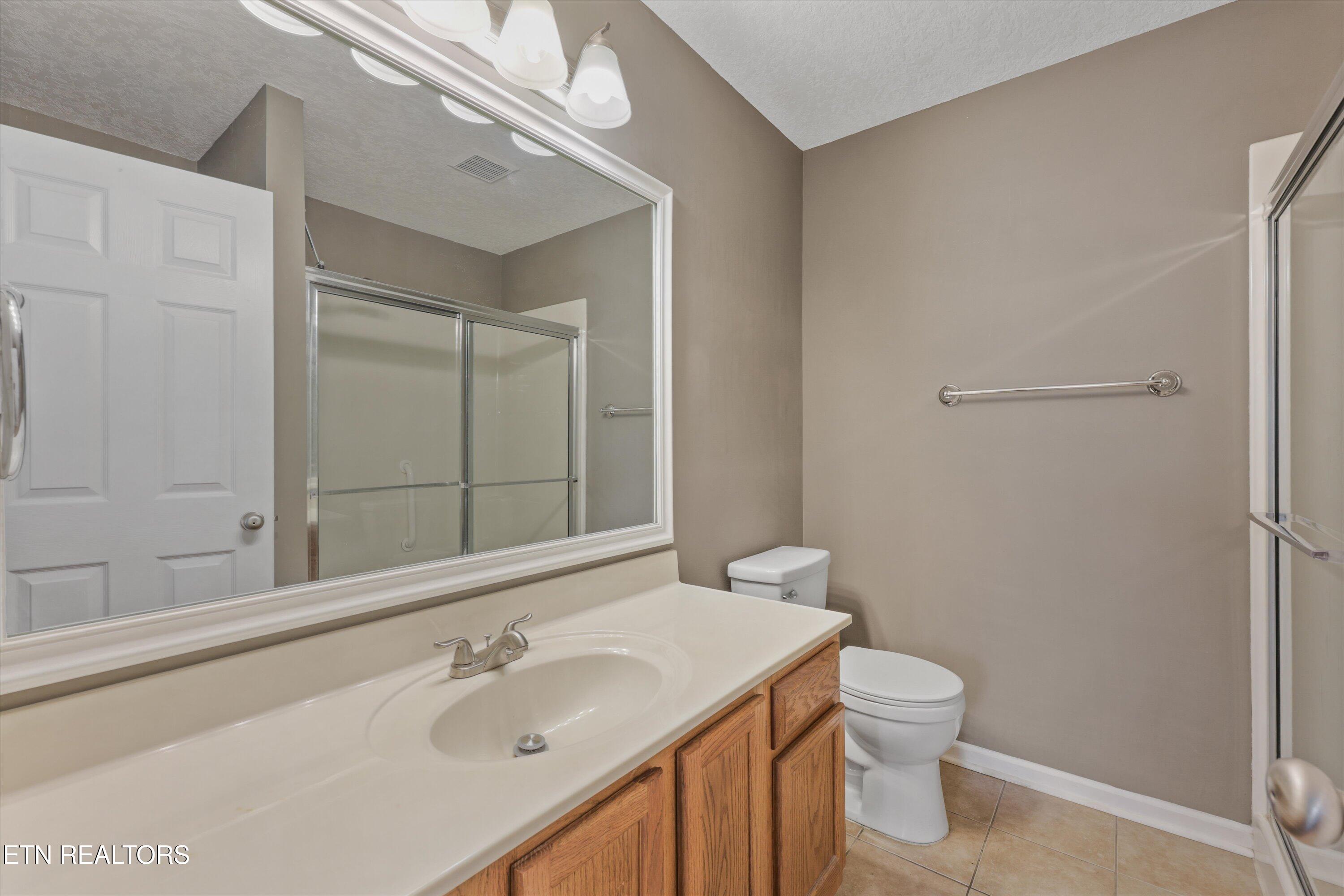 7213 Lyngate Boulevard Powell, TN 37849 - Photo 22 of 39 Primary En-Suite
