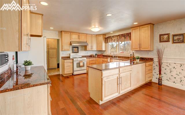 1663 Cragin Road Colorado Springs, CO 80920 - Photo 9 of 35
