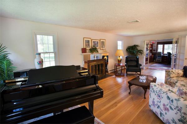 36 Longmeadow Road Lincoln, MA 01773 - Photo 10 of 23