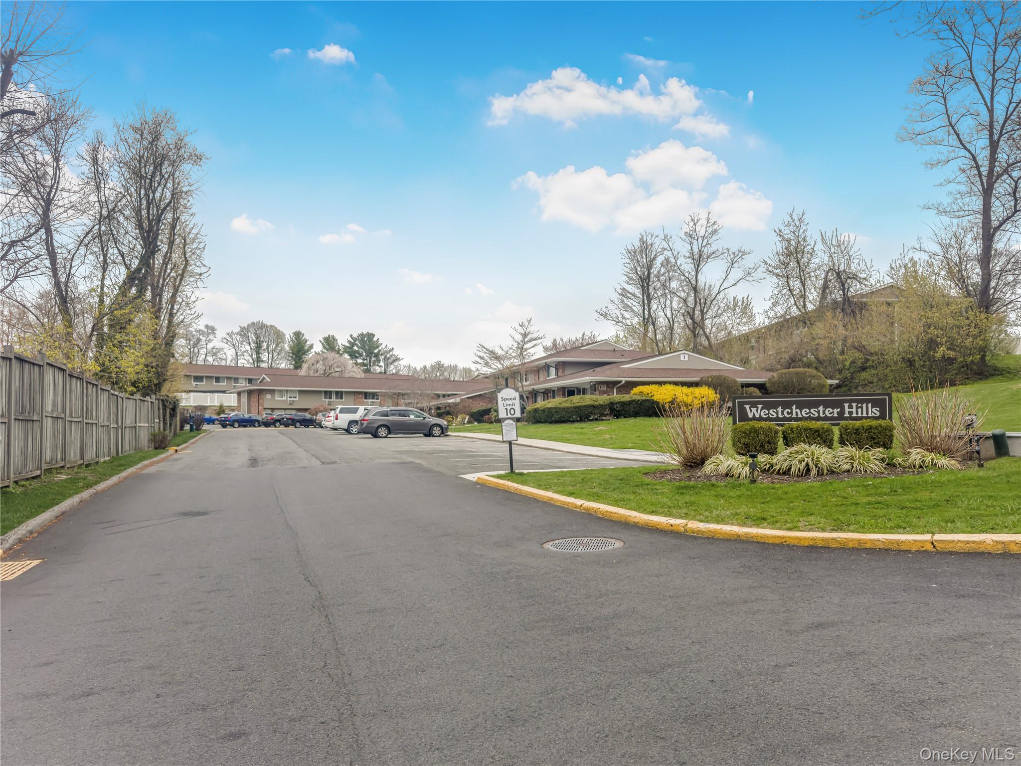 914 Old Country Road Elmsford, NY 10523 - Photo 18 of 21 a view of a tennis court