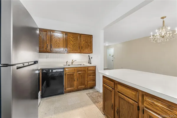 $2,850 | 914 Old Country Road, Elmsford, NY 10523