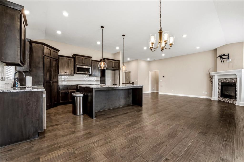 1829 Northeast Riley Drive Lee's Summit, MO 64086 - Photo 8 of 46