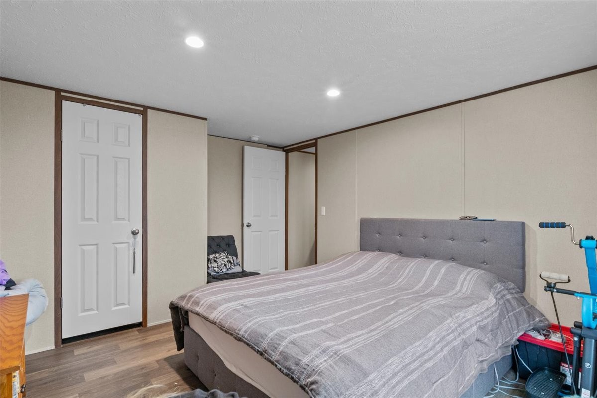 316 Friendship Drive Tennessee Ridge, TN 37178 - Photo 16 of 28 a bedroom with a bed and a closet