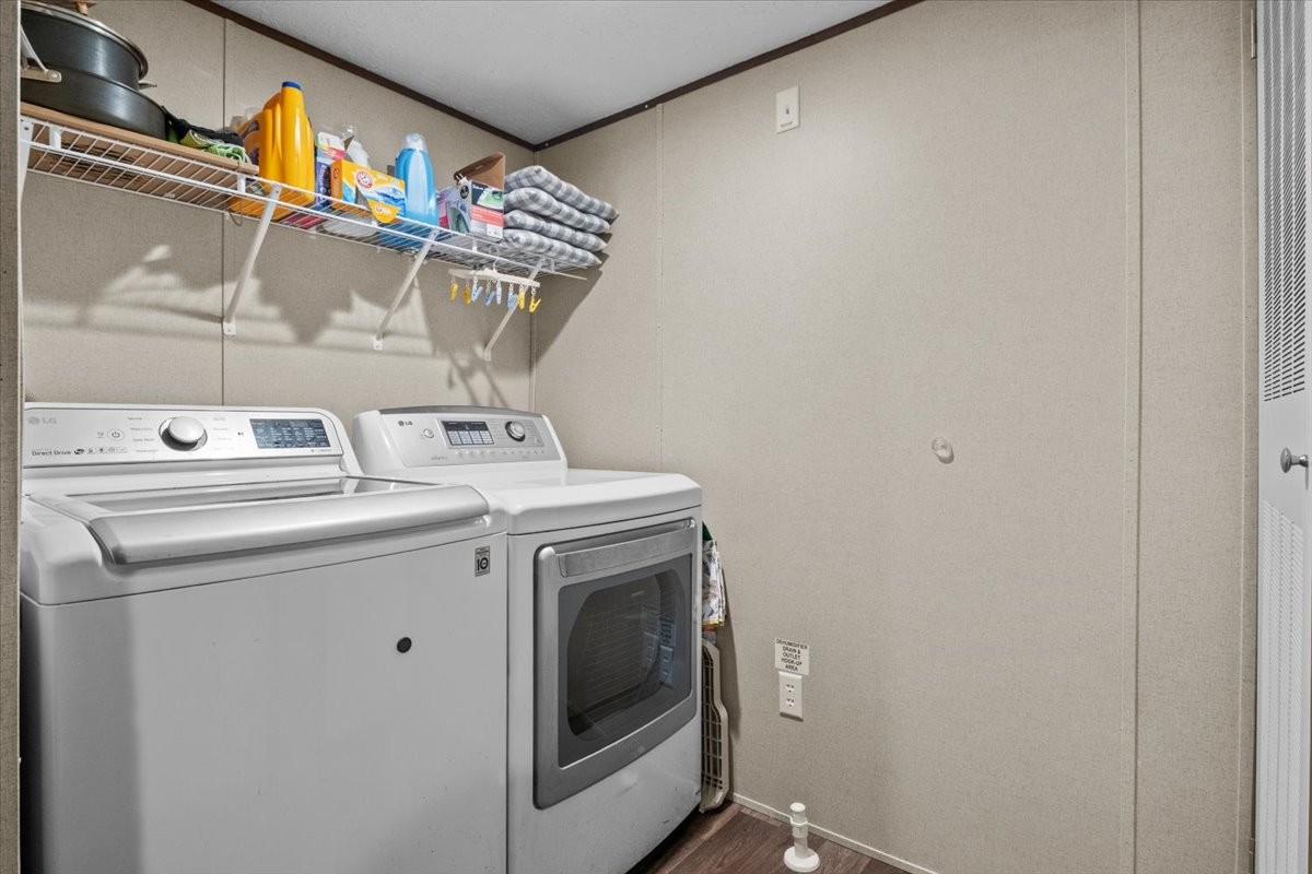 316 Friendship Drive Tennessee Ridge, TN 37178 - Photo 20 of 28 a utility room with dryer and washer