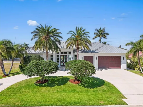 $5,895,000 | 1467 Marlin Drive, Naples, FL 34102