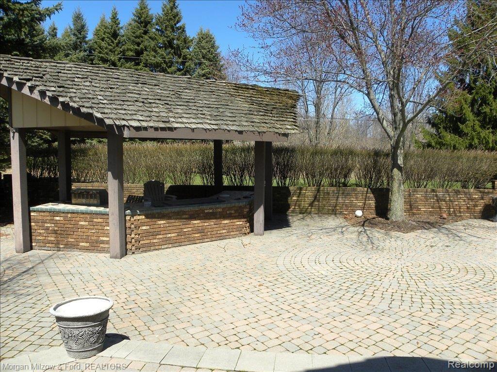 6970 Hubbard Road Clarkston, MI 48348 - Photo 5 of 11 April 12, 2011 016