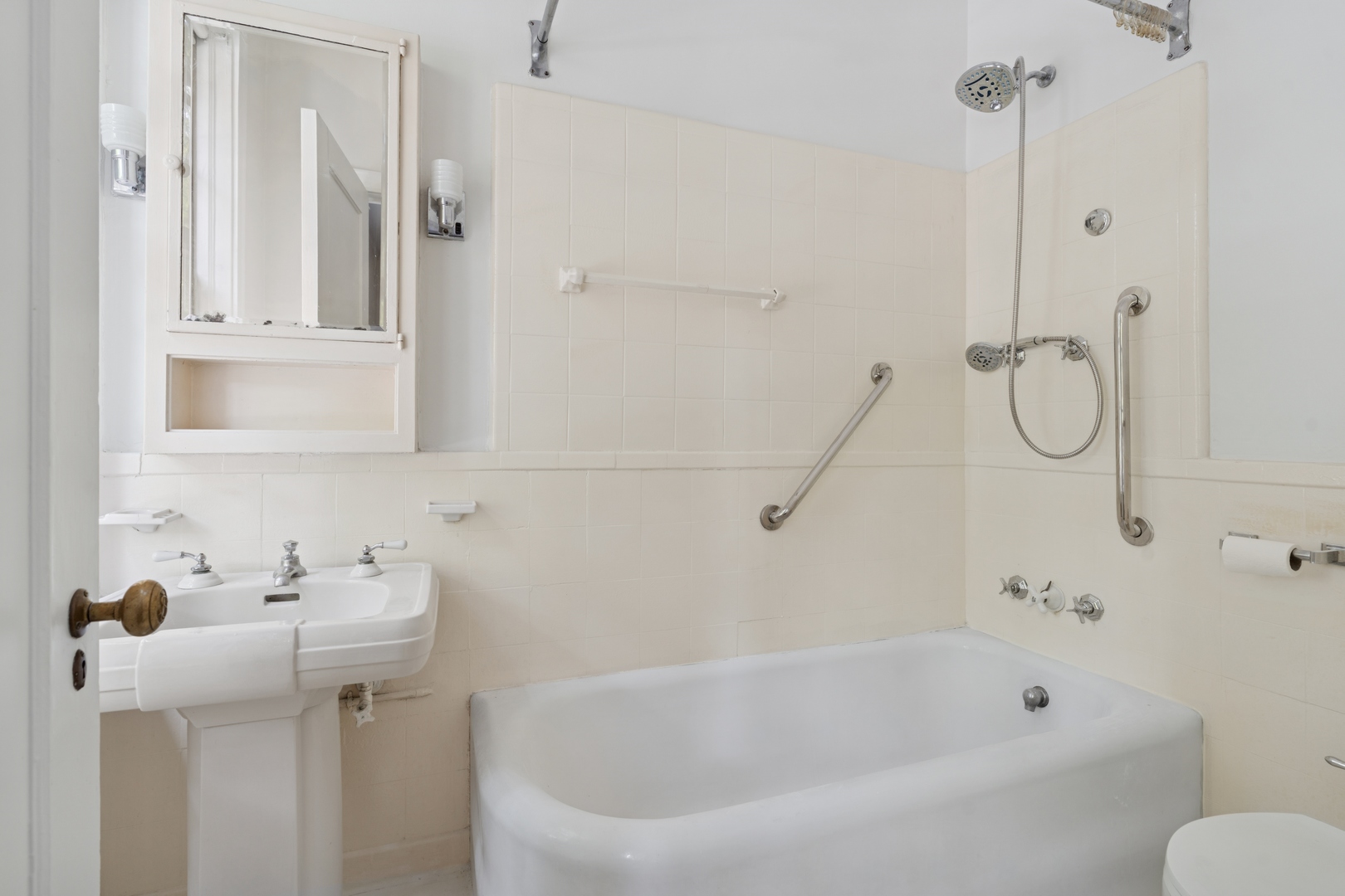 200 East Pearson Street, Unit 2E Chicago, IL 60611 - Photo 20 of 25 a bathroom with a bath tub and a shower