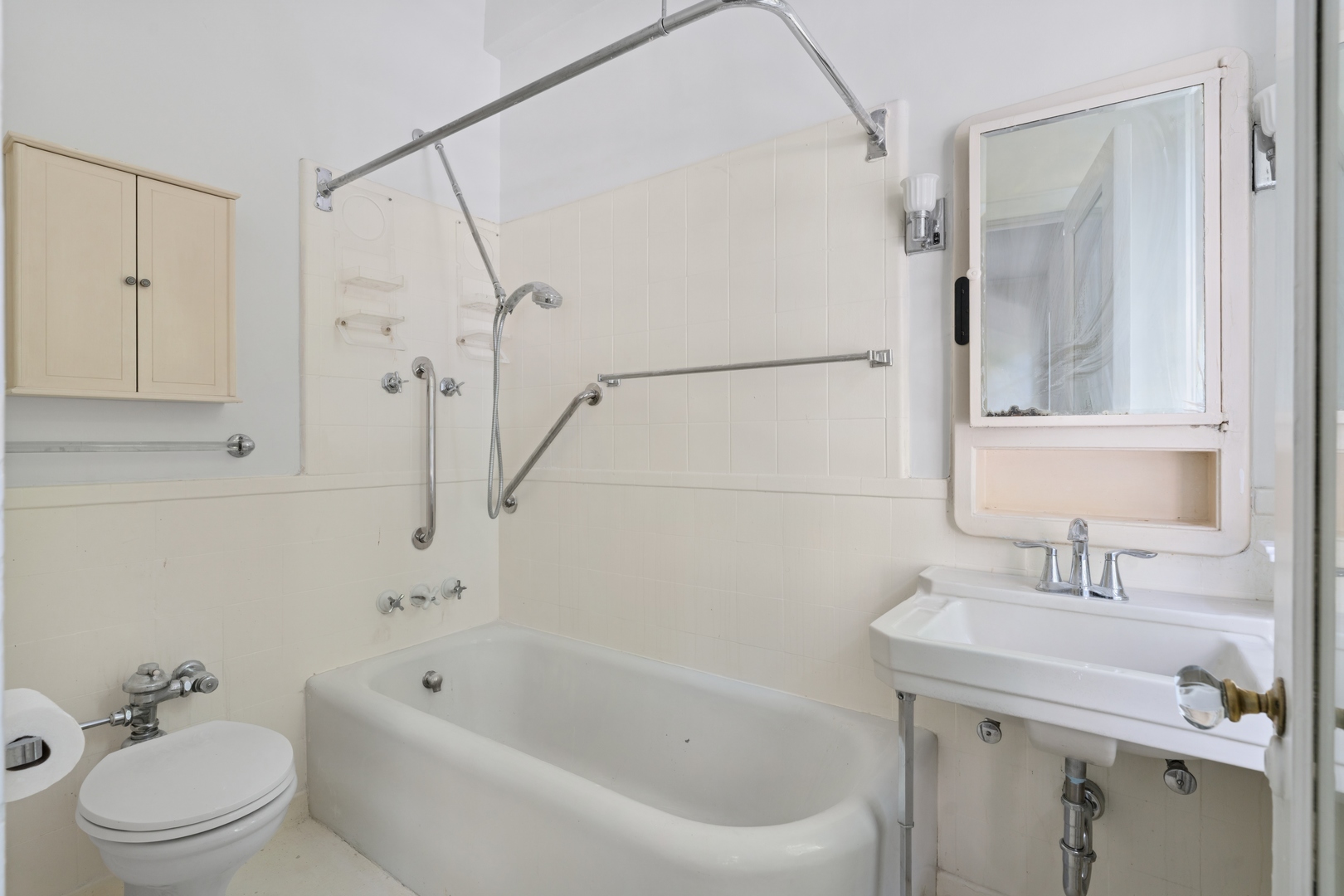 200 East Pearson Street, Unit 2E Chicago, IL 60611 - Photo 22 of 25 a bathroom with a sink a toilet and a bathtub