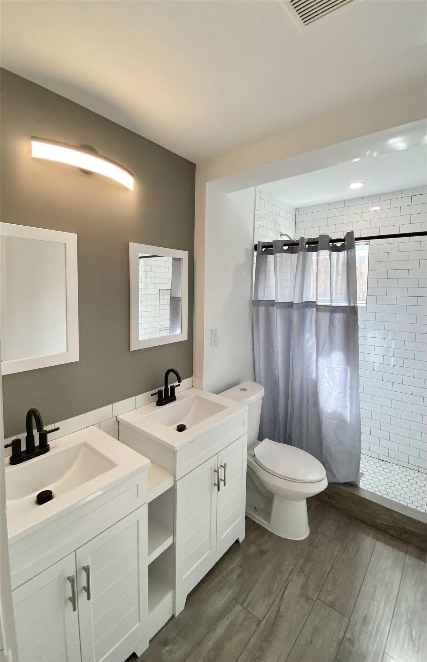 614 Kipling Street, Unit D8 Houston, TX 77006 - Photo 8 of 9 Gallery Image 8