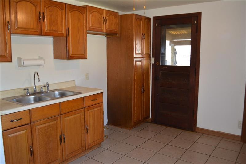 305 Clever Avenue McKees Rocks, PA 15136 - Photo 4 of 10 Gallery Image 4