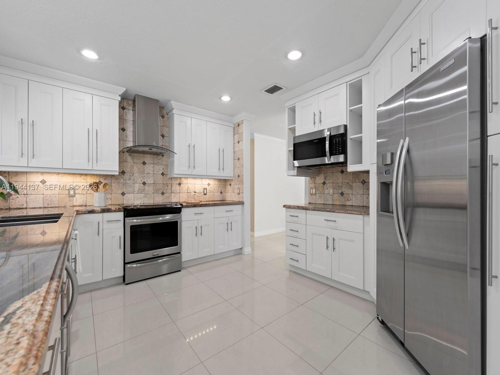 8205 Southwest 116th Street Miami, FL 33156 - Photo 5 of 32