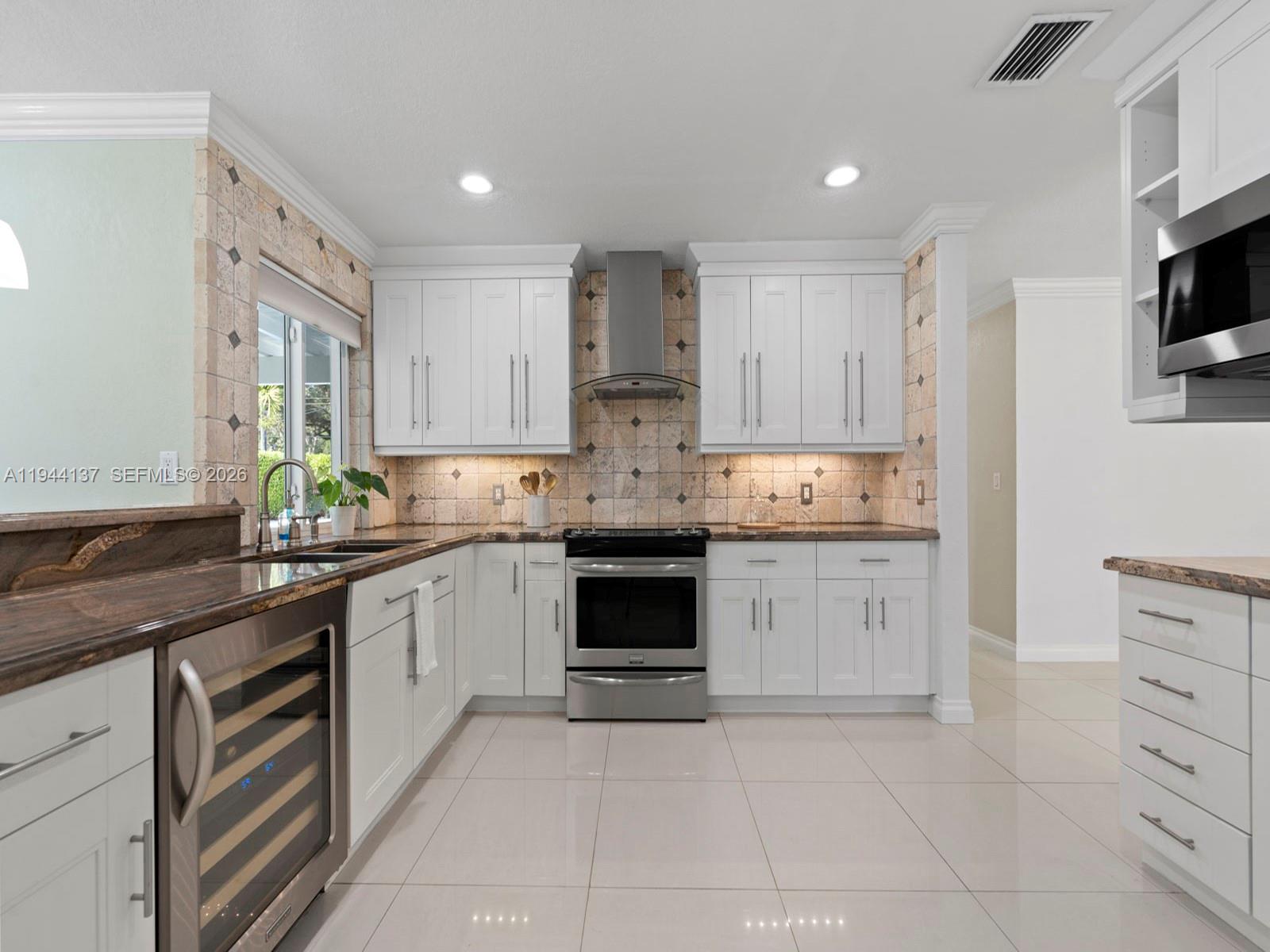 8205 Southwest 116th Street Miami, FL 33156 - Photo 6 of 32