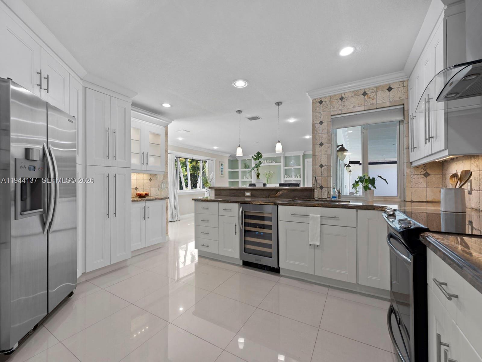 8205 Southwest 116th Street Miami, FL 33156 - Photo 7 of 32