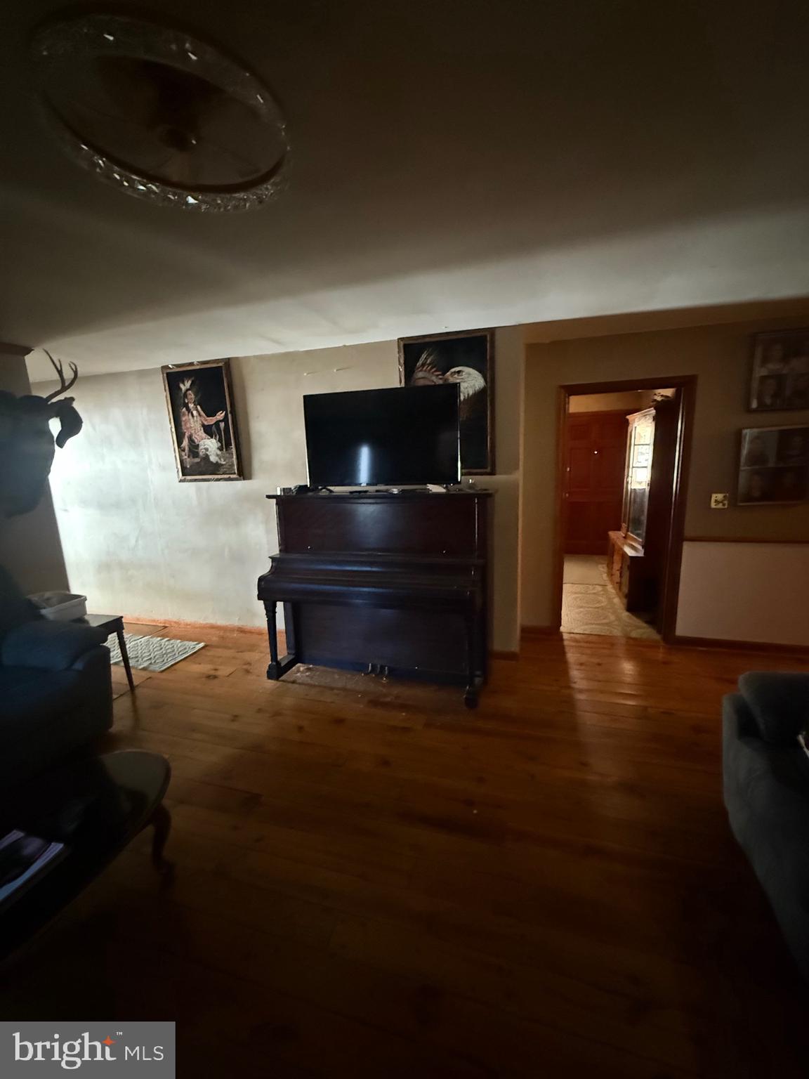 12400 Orchard Street Locust Grove, VA 22508 - Photo 10 of 13 a living room with furniture