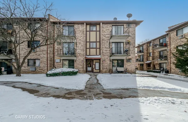 $207,896 | 340 Klein Creek Court, Unit C, Carol Stream, IL 60188