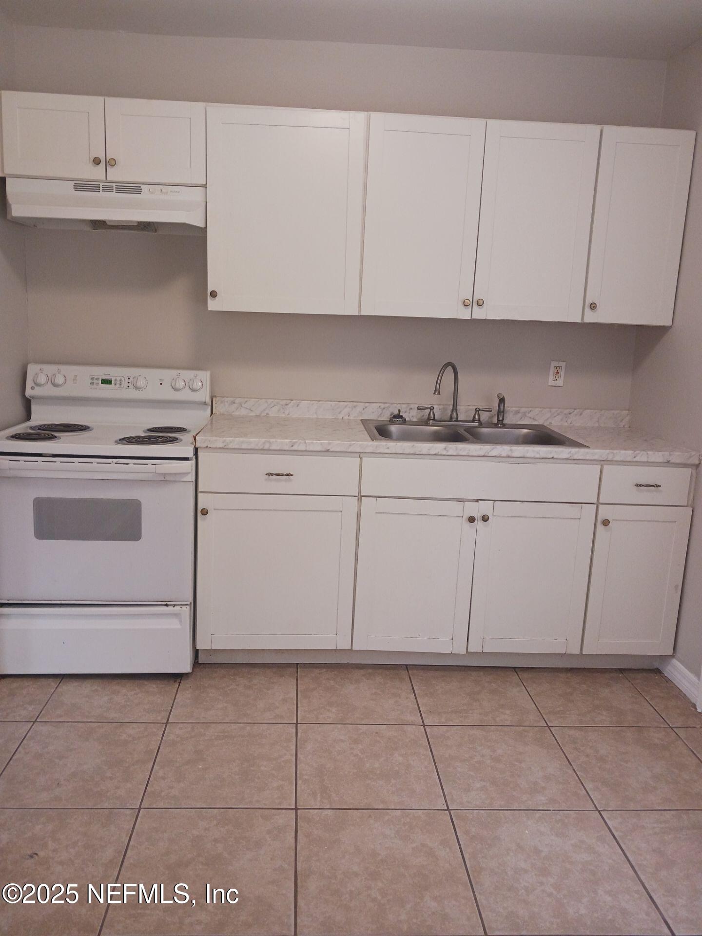 1669 Stafford Road Jacksonville, FL 32208 - Photo 5 of 17 a kitchen with granite countertop cabinets and white appliances