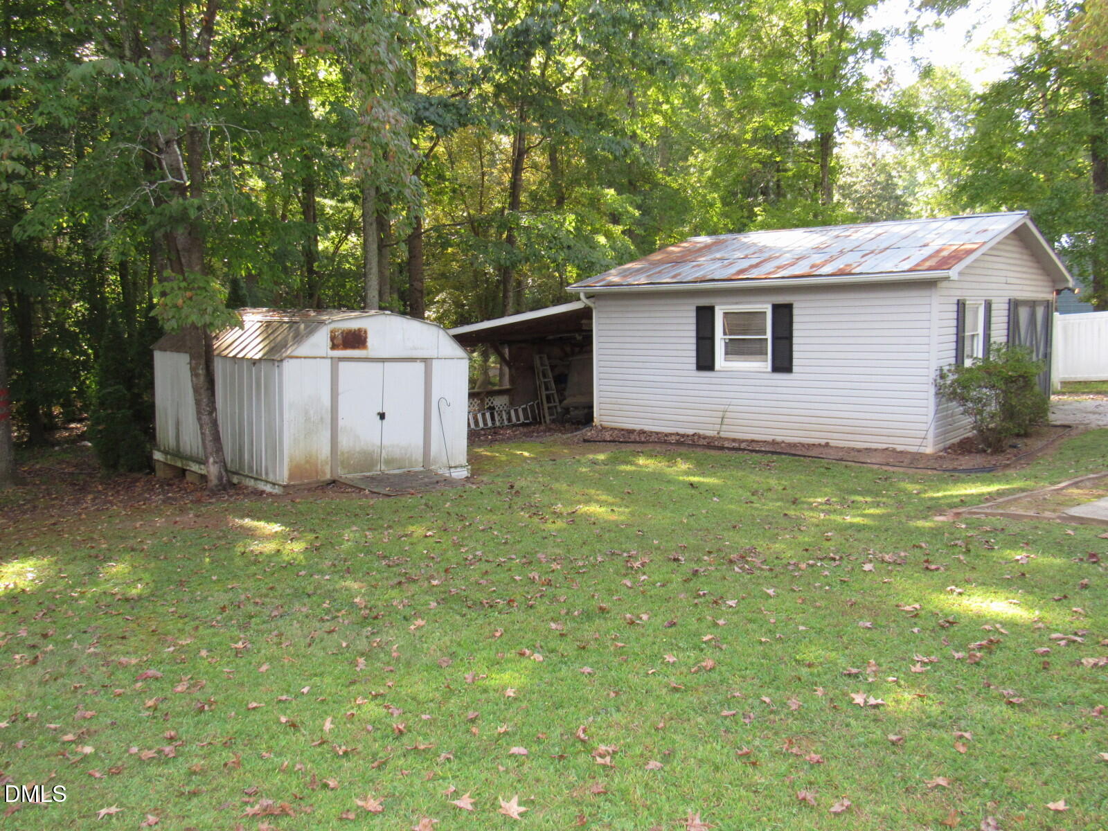 34 Waters Edge Cove Henderson, NC 27537 - Photo 33 of 44 a backyard of a house with table and chairs