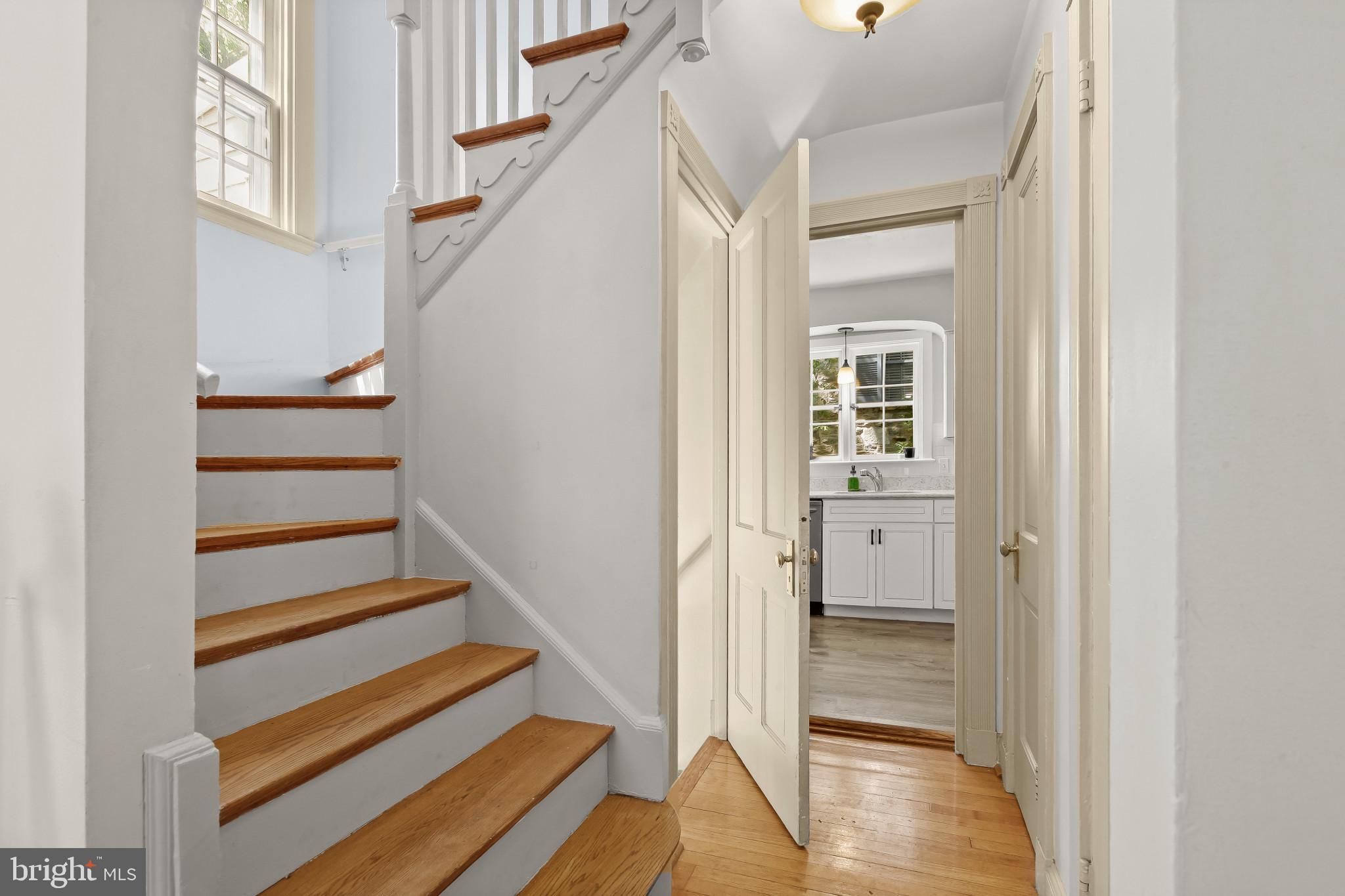4130 Westview Road Baltimore, MD 21218 - Photo 18 of 45 Curved Staricase