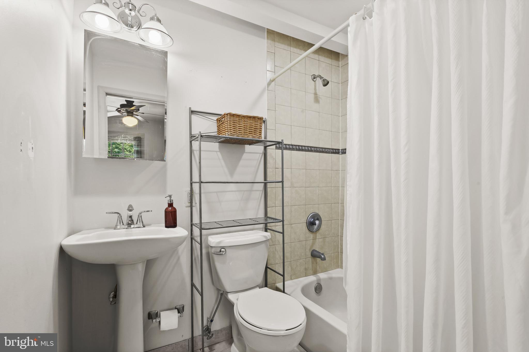 4130 Westview Road Baltimore, MD 21218 - Photo 25 of 45 Bedroom Suite Bath