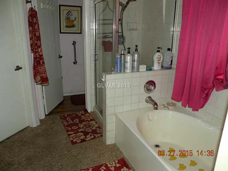 429 Leighann Road Henderson, NV 89015 - Photo 13 of 15 Master Bath/Spa.