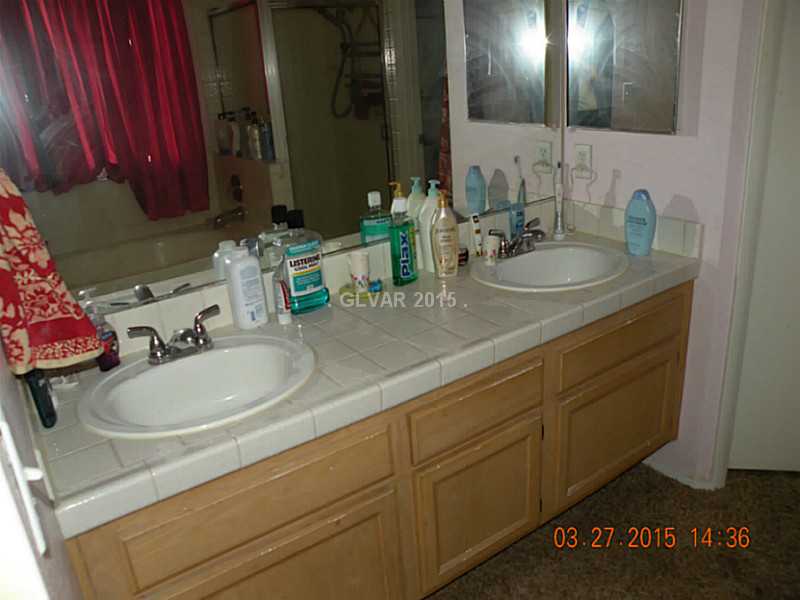 429 Leighann Road Henderson, NV 89015 - Photo 14 of 15 Master Bath/Spa.