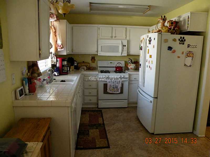 429 Leighann Road Henderson, NV 89015 - Photo 6 of 15 Kitchen.