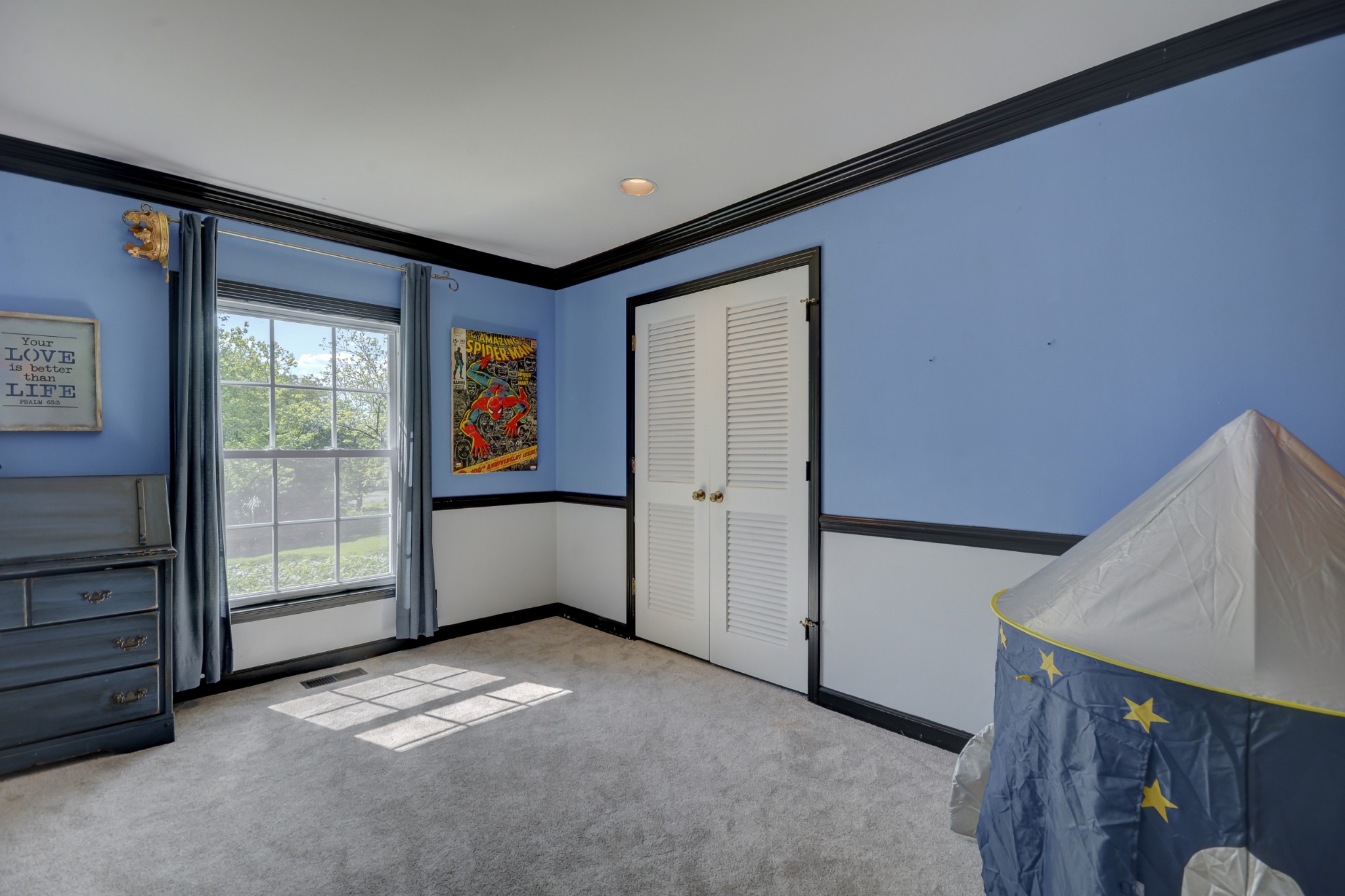 463 Walton Ferry Road Hendersonville, TN 37075 - Photo 21 of 37 a view of an empty room with window and stairs