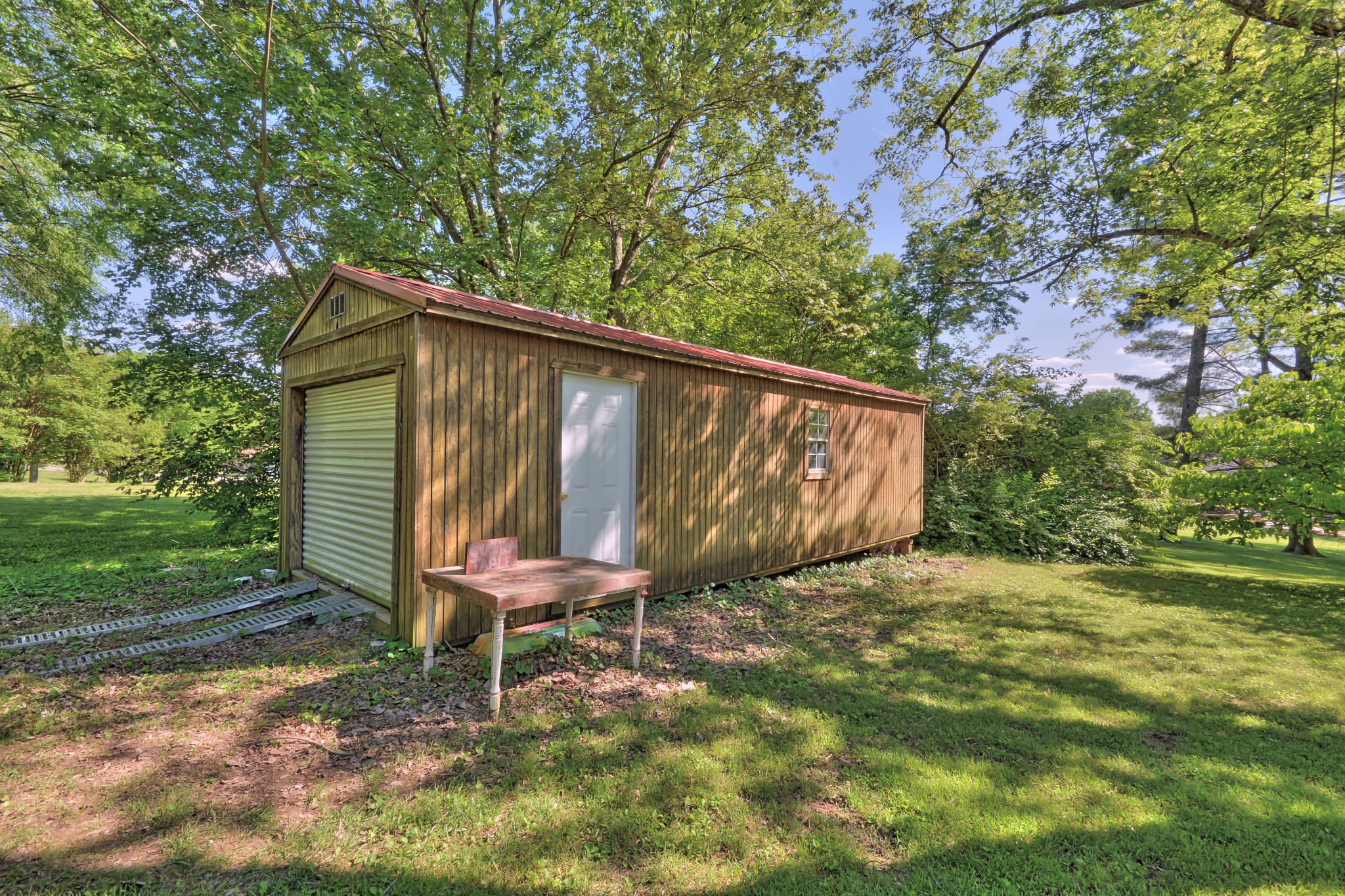 463 Walton Ferry Road Hendersonville, TN 37075 - Photo 33 of 37 a backyard of a house with table and chairs