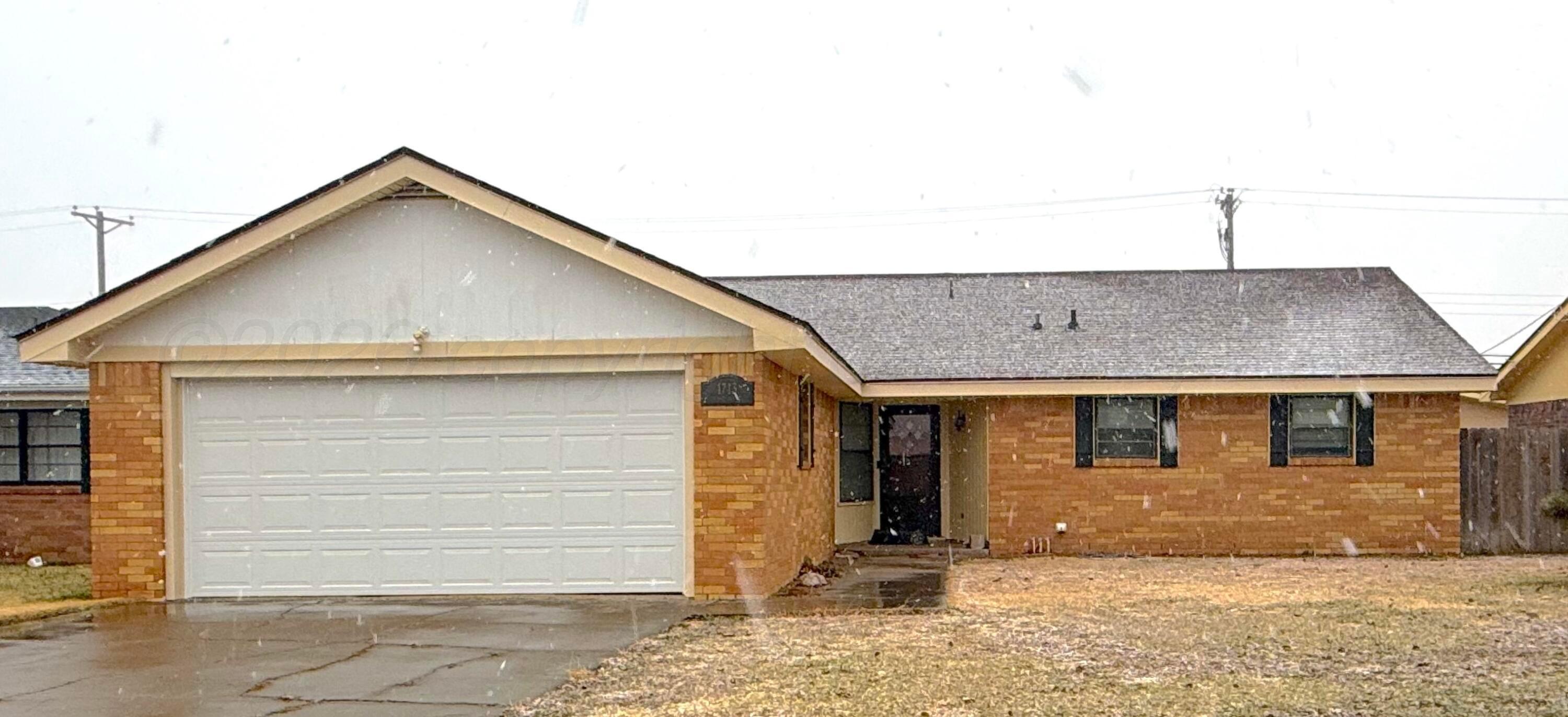 1713 Sunset Avenue Dumas, TX 79029 - Photo 1 of 15 a front view of a house