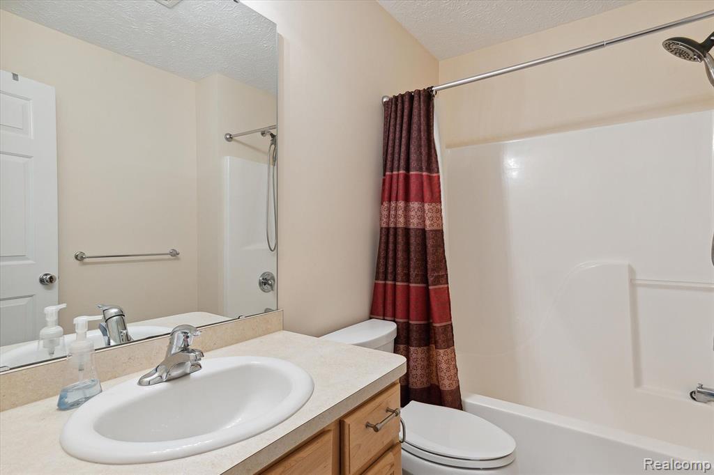 924 Spirea Howell, MI 48843 - Photo 27 of 43 Gallery Image 27