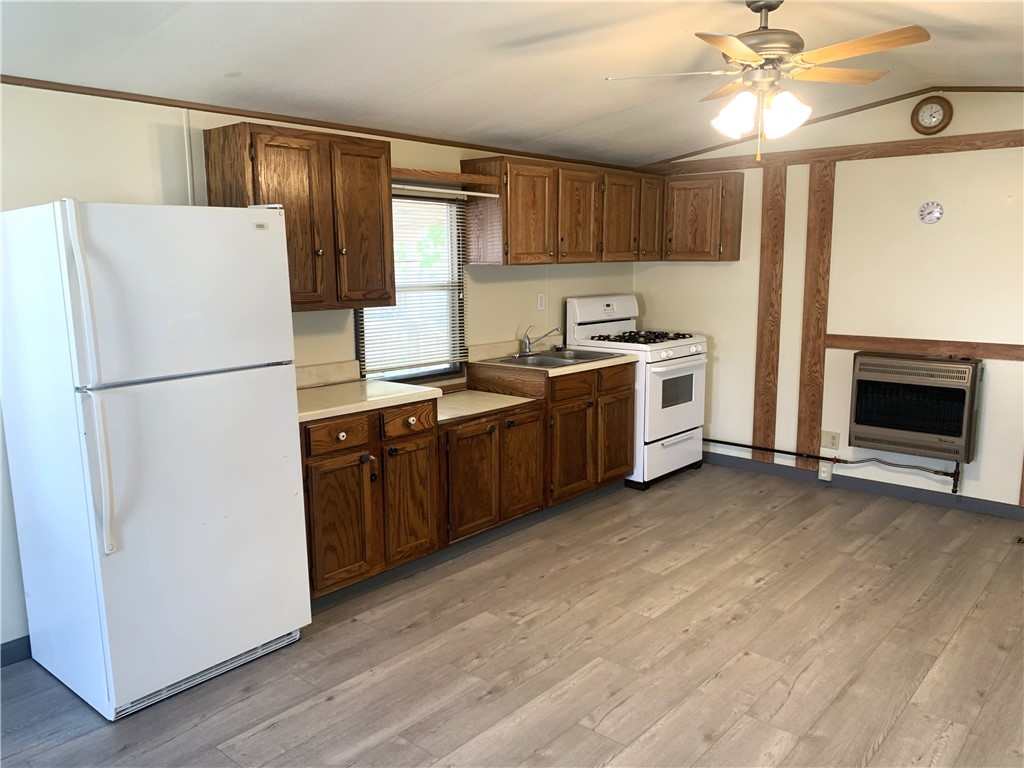 303 Wright Street Findlay, IL 62534 - Photo 6 of 10