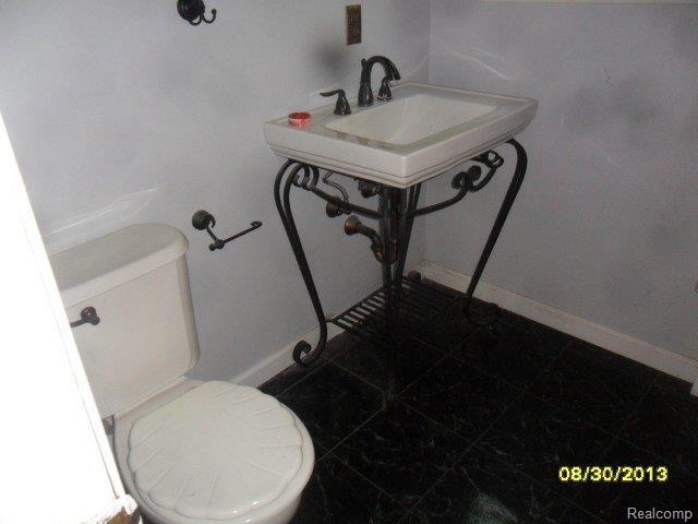 38535 Van Born Road Romulus, MI 48174 - Photo 15 of 27 015.JPG