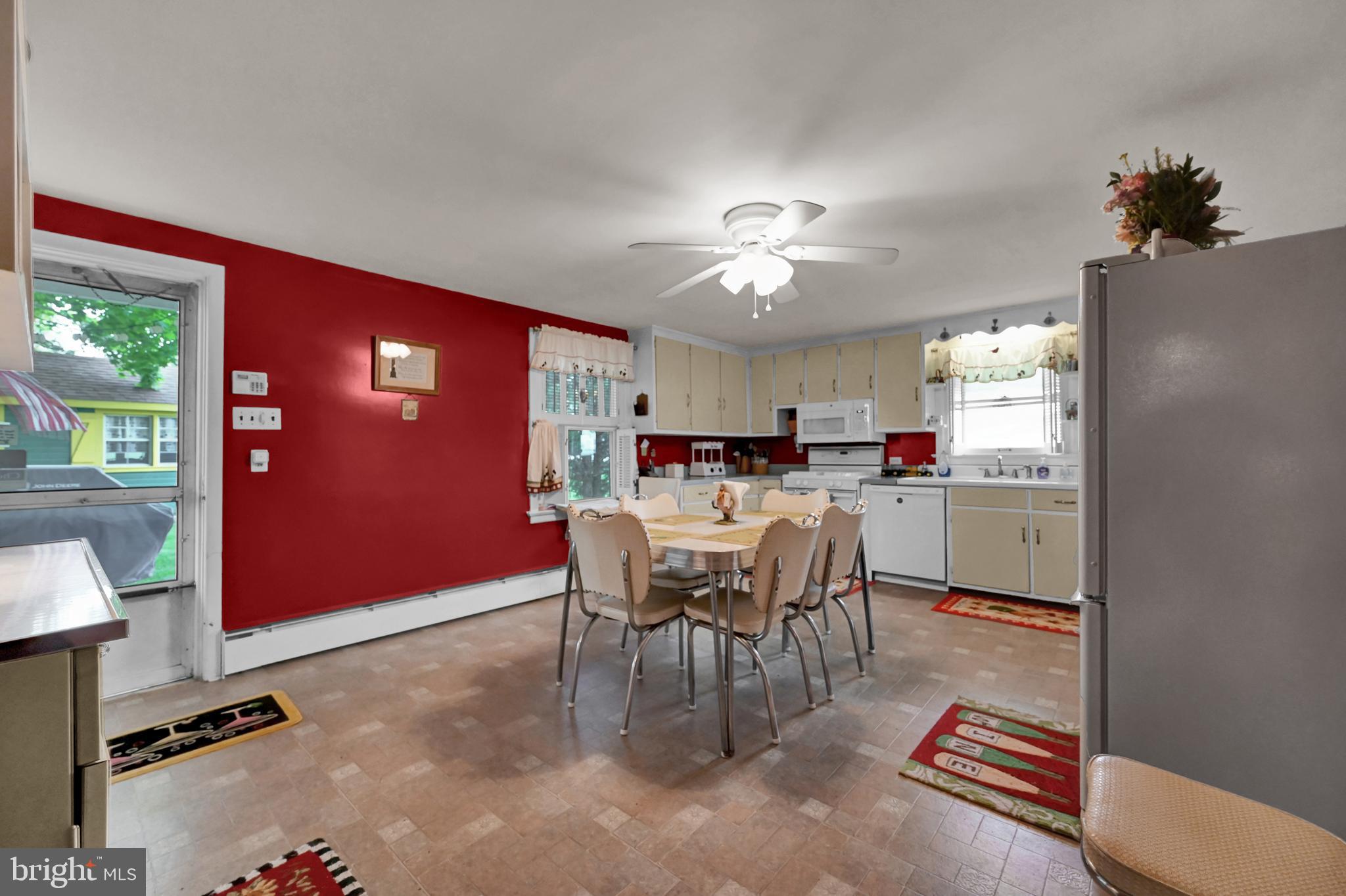 6 South Grant Road Thomasville, PA 17364 - Photo 6 of 38 Gallery Image 6