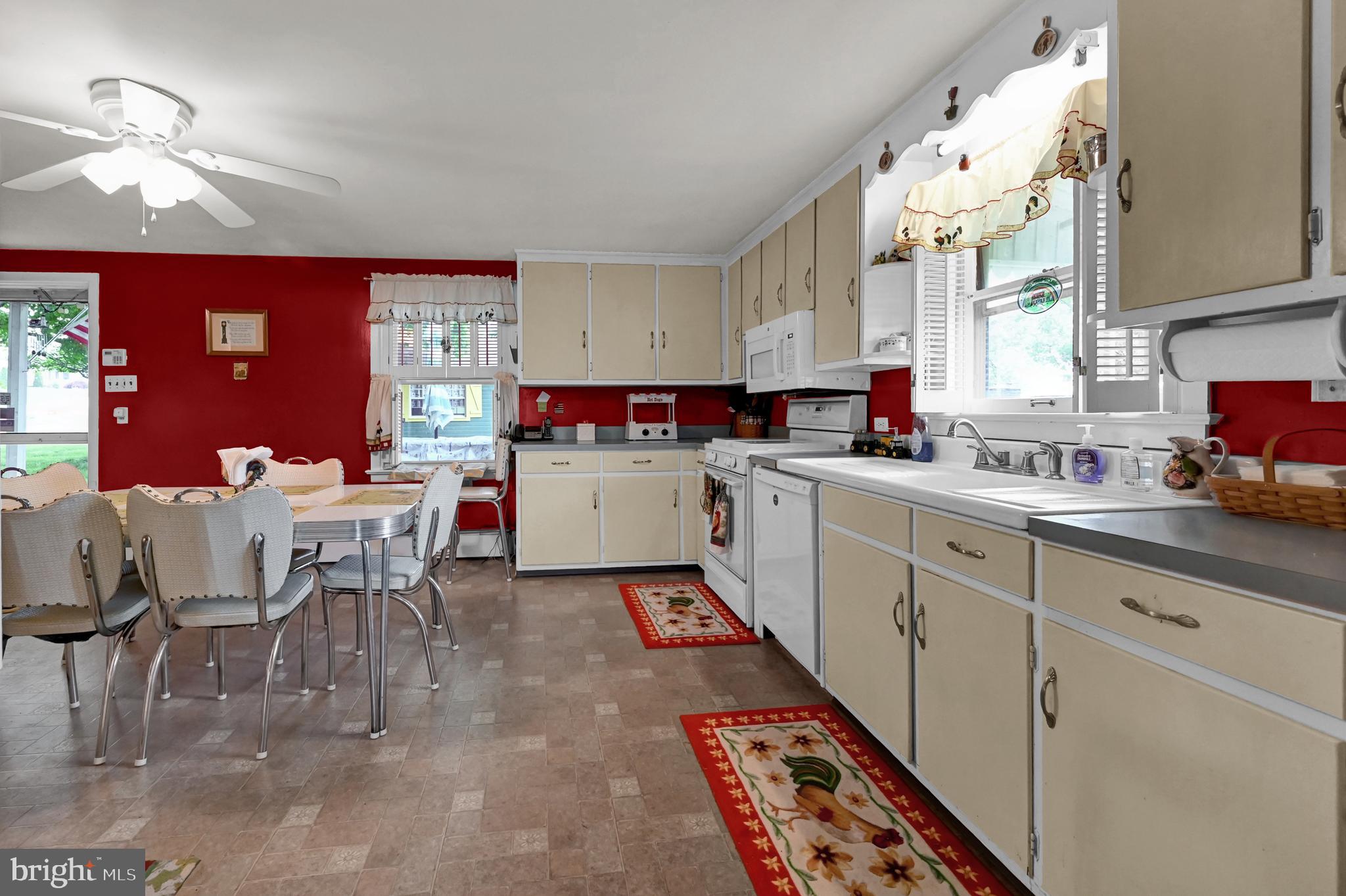 6 South Grant Road Thomasville, PA 17364 - Photo 7 of 38 Gallery Image 7