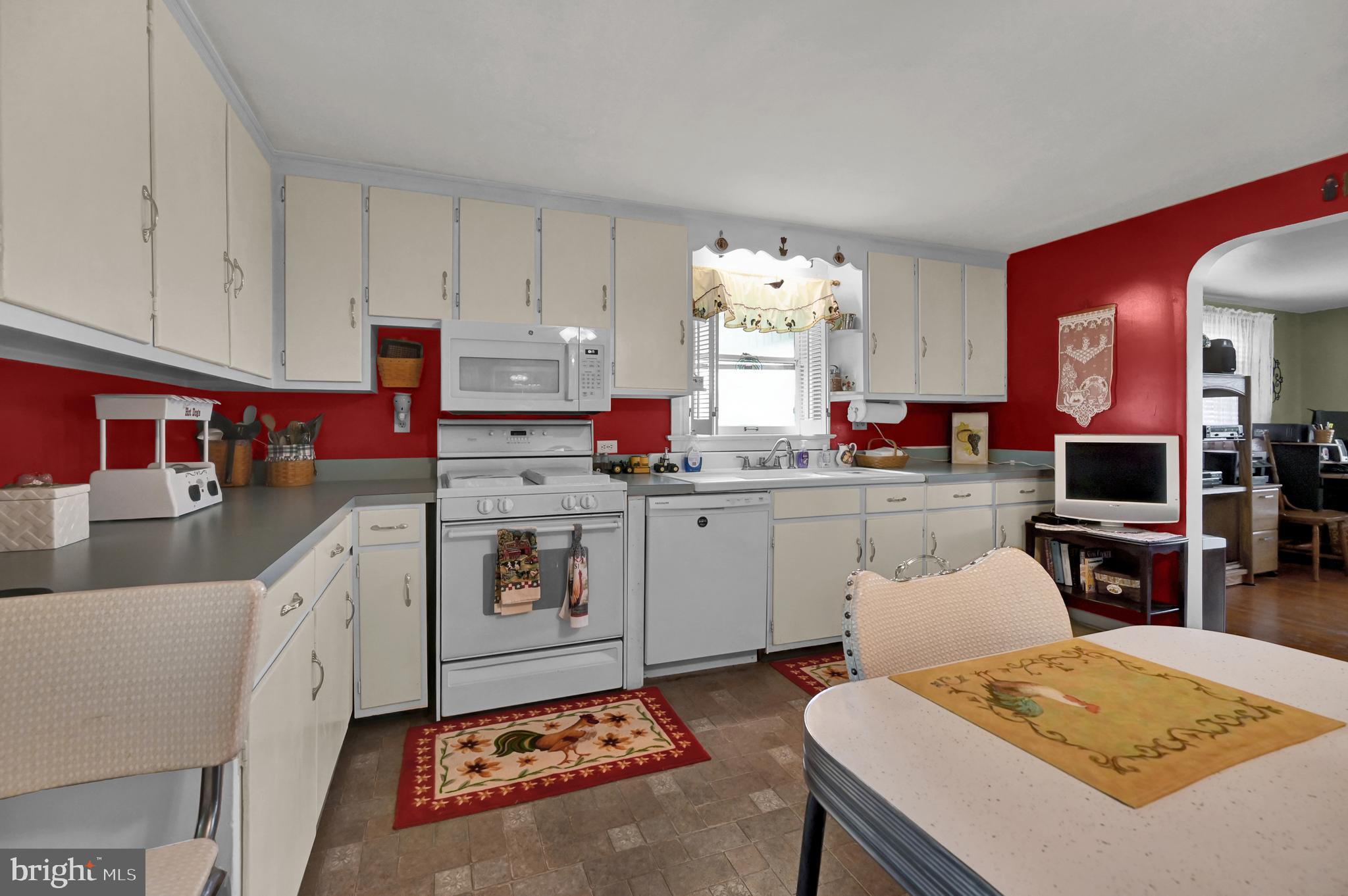 6 South Grant Road Thomasville, PA 17364 - Photo 9 of 38 Gallery Image 9