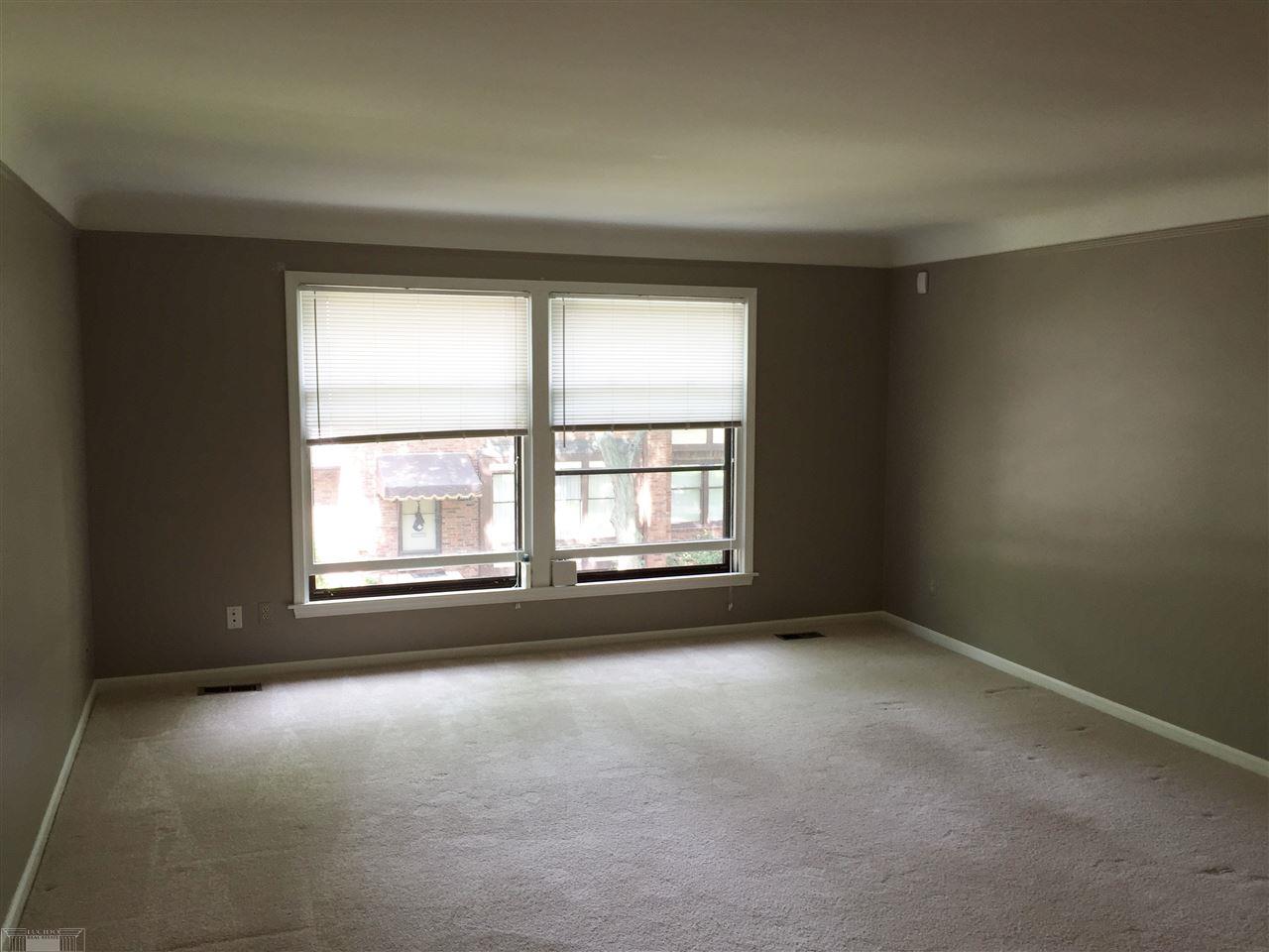 1750 Vernier Road, Unit 28 Grosse Pointe, MI 48236 - Photo 3 of 19 Living room