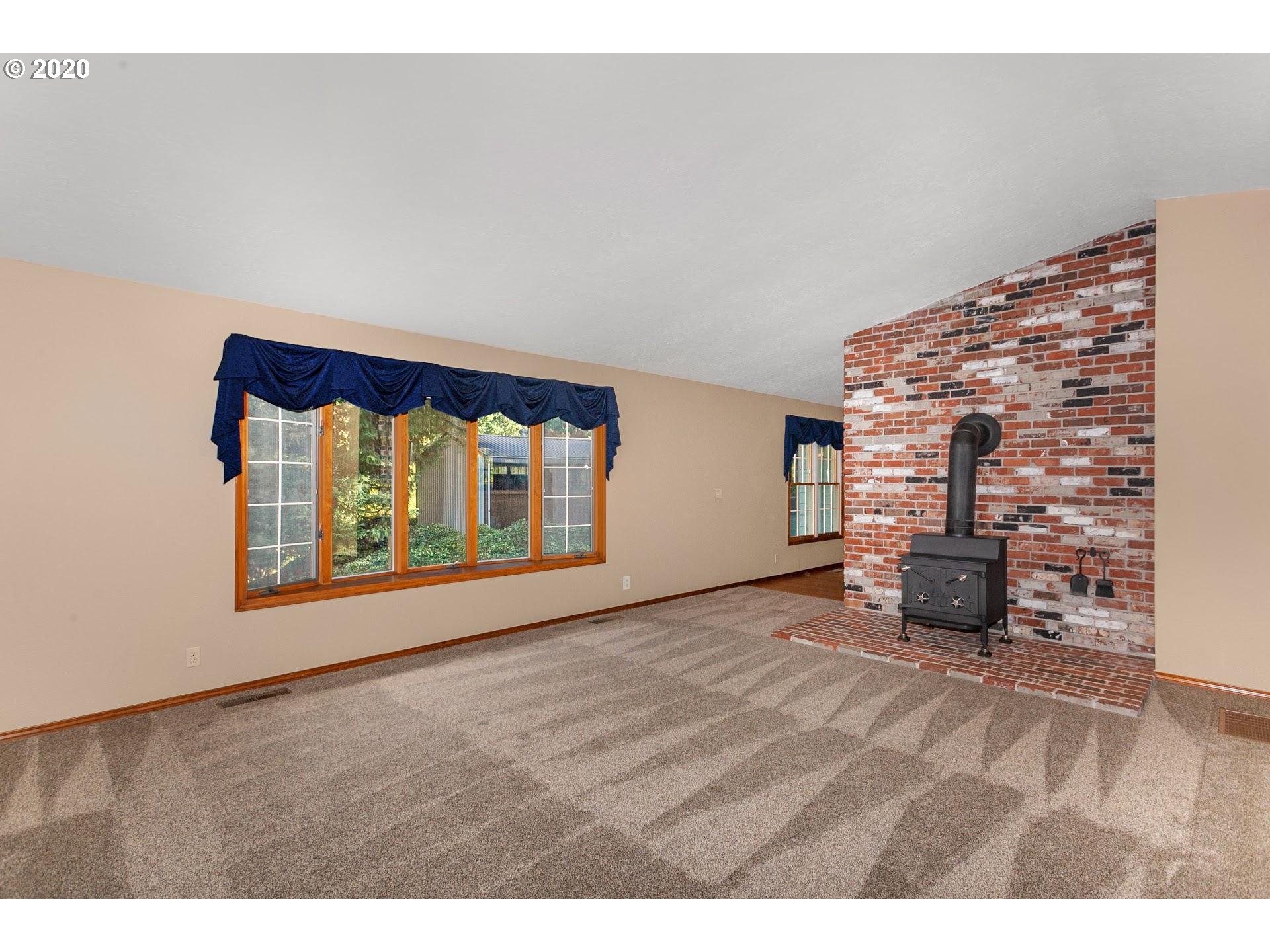 18740 Southwest Seiffert Road Sherwood, OR 97140 - Photo 5 of 32 a view of an empty room and window