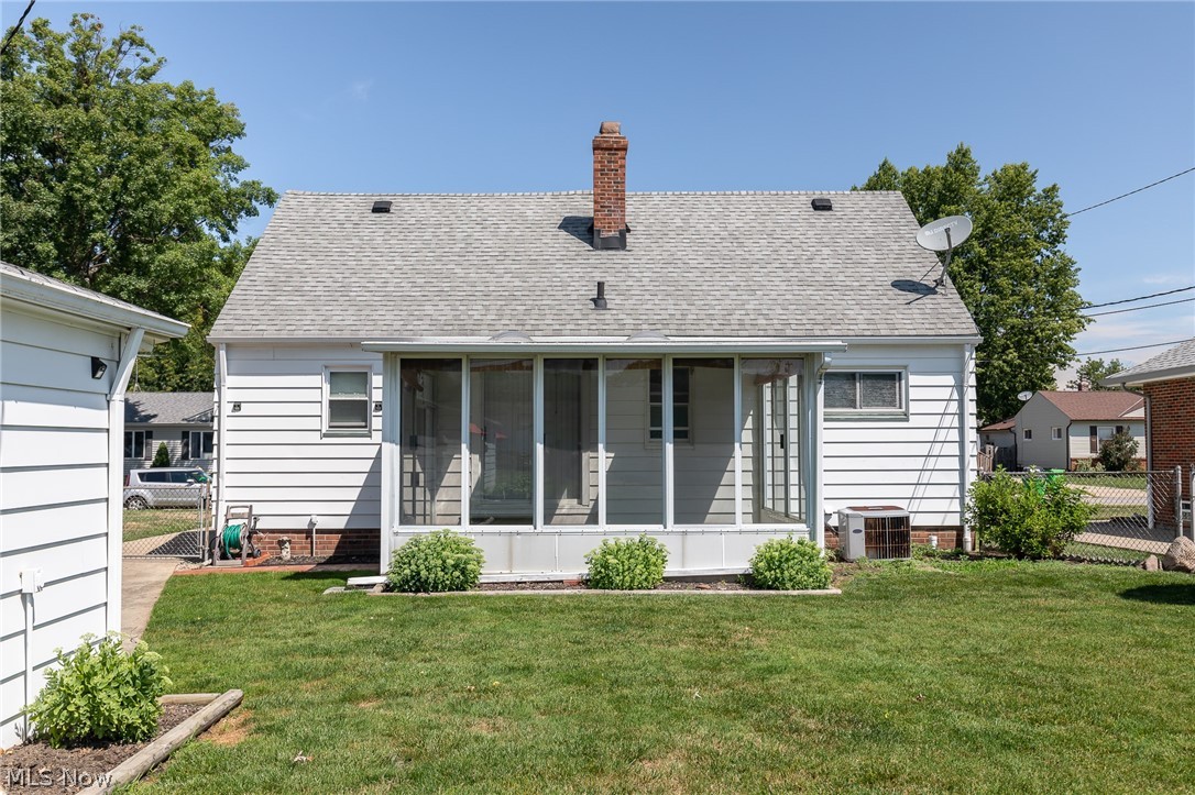 30120 Oakdale Road Willowick, OH 44095 - Photo 4 of 23